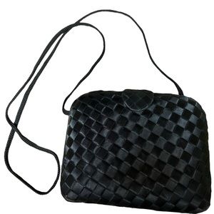 Vintage LA Regale Black Hardshell Crossbody Purse Bag, black woven fabric